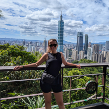 Female Professional, Beth, seeking flatmate in Clapham 