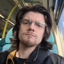  Professional, Benjamin, seeking flatmate in Ealing 