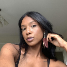 Female Professional, Aline, seeking flatmate in London 