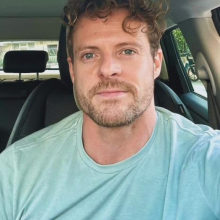 Male Professional, Gareth, seeking flatmate in London 