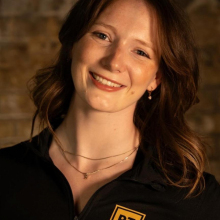 Female Professional, Elise, seeking flatmate in London 