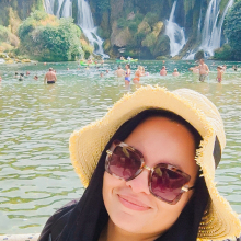 Female Professional, Latifa , seeking flatmate in London 