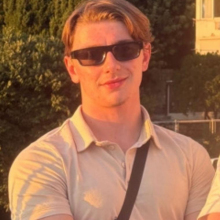 Male Professional, Alex, seeking flatmate in Tottenham 