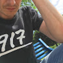  Professional, David, seeking flatmate in London 