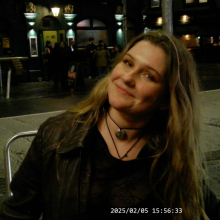  Professional, Abigail, seeking flatmate in Clapham 