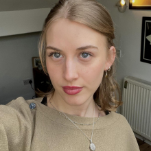 Female Professional, Emily, seeking flatmate in Bristol 