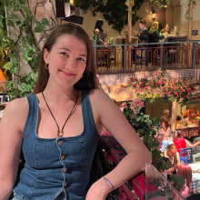 Female Professional, URSULA, seeking flatmate 