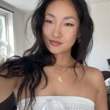  Student, Dina, seeking flatmate in East London 