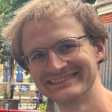 Male Professional, George, seeking flatmate in North London 