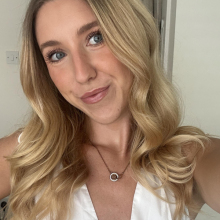 Female Professional, Klaudia, seeking flatmate in South West London 