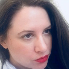 Female Professional, Emma, seeking flatmate in London 
