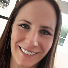 Female Professional, Angela, seeking flatmate in London 