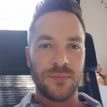 Male Professional, Benjamin, seeking flatmate 