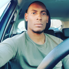 Male Professional, DwayneSmith, seeking flatmate in RM17 