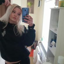 Female Professional, Olivia, seeking flatmate in Redhill 