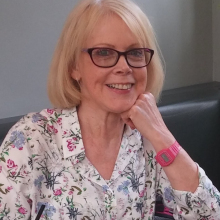 Female Freelancer/self employed, Denise brownlow, seeking flatmate 