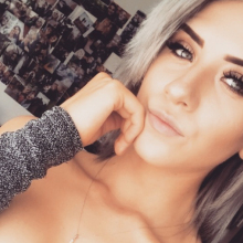 Female Professional, Angela, seeking flatmate in Edinburgh 