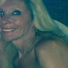 Female Professional, Caroline, seeking flatmate 
