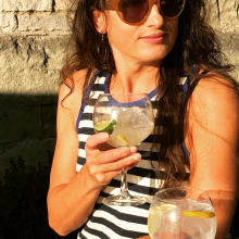 Female Professional, Joanne, seeking flatmate 