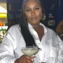 Female Professional, Rebecca, seeking flatmate 