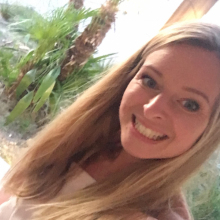 Female Professional, Zoey, seeking flatmate in Kennington 