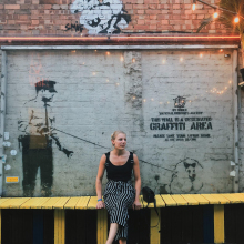 Female Professional, Laura, seeking flatmate in Kilburn 
