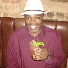 Male Professional, Jonathan, seeking flatmate 