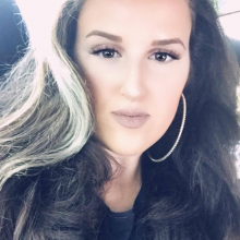 Female Professional, Layla, seeking flatmate in Clapham Junction 