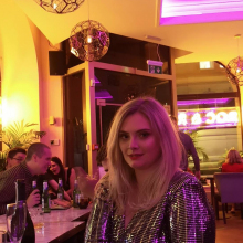 Female Professional, Niki, seeking flatmate 