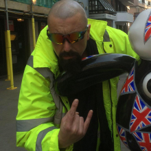 Male Professional, Robert, seeking flatmate in East London 
