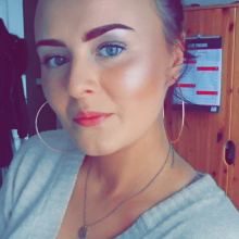 Female Professional, Demi, seeking flatmate in Bromley 